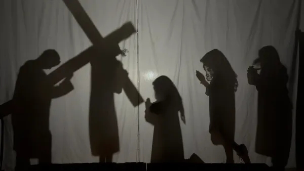 Living Stations of the Cross (Bilingual) - Good Friday - April 7, 2023 | Estaciones de la Cruz Bilingües - Viernes Santo